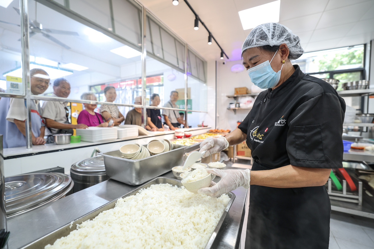 大连市经济贸易学校伙食怎么样？| 餐食质量、环境、管理及学生评价