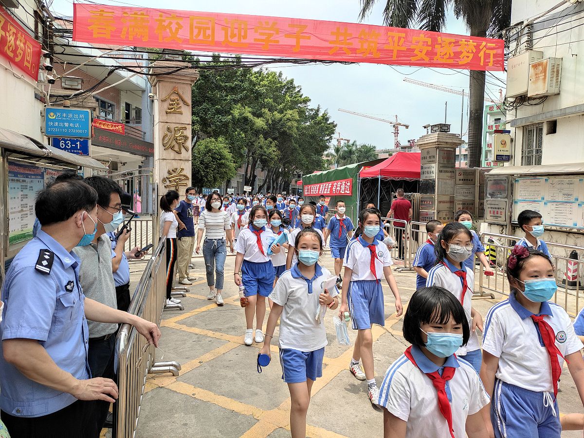 请根据中国湖南省永州市蓝山县的实时天气预报及暑期易发生的安全事故制作一份安全提示给城郊的中小学生。