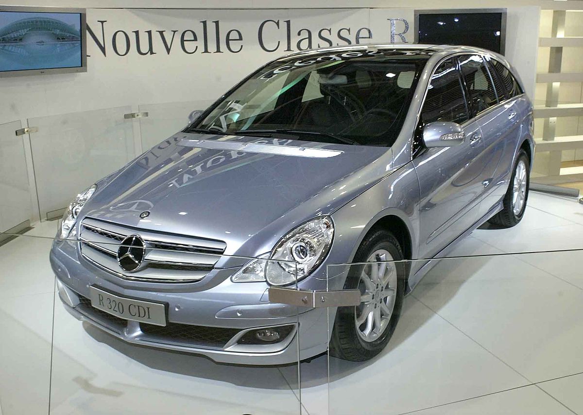 2005年7月10日,法国chassieu,2005chassieu车展.奔驰"r"320 cdi汽车.r