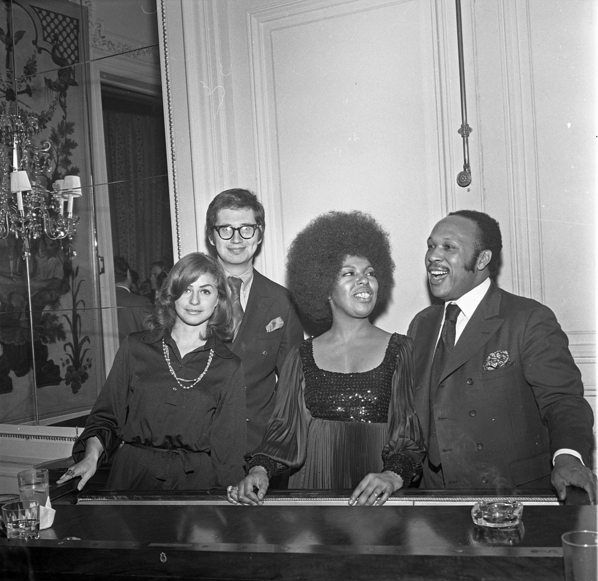 new york - august 4:  singer roberta flack and party guests at a