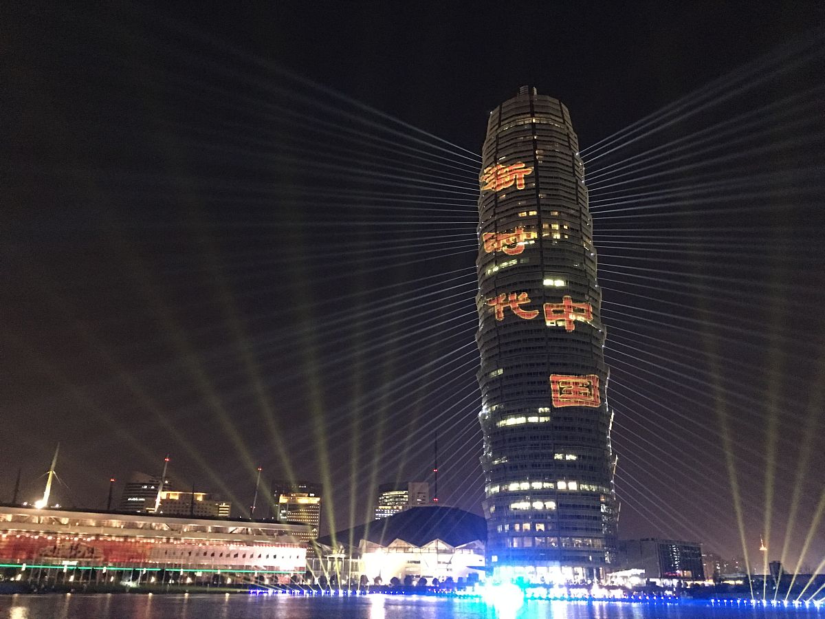 新时代家乡河南郑州的变化实践报告 - GPT-3.5-Turbo分析