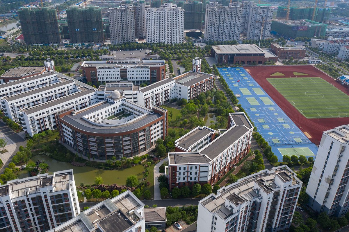 南充财贸学校是否公办