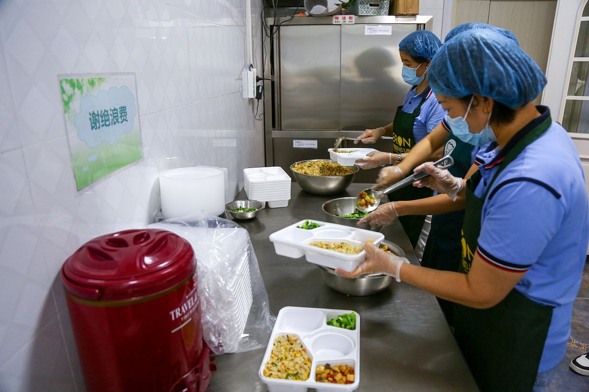 学校餐盘不干净怎么办？如何维护食品安全