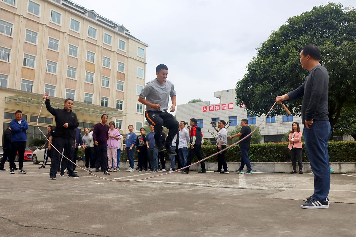 跳绳调节长度多长最佳，