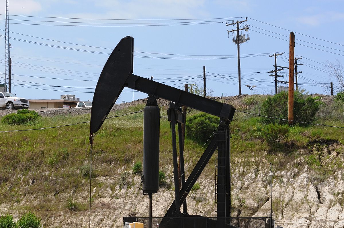2011年4月4日,洛杉矶鲍德温山石油开采.oil well sites - los angeles