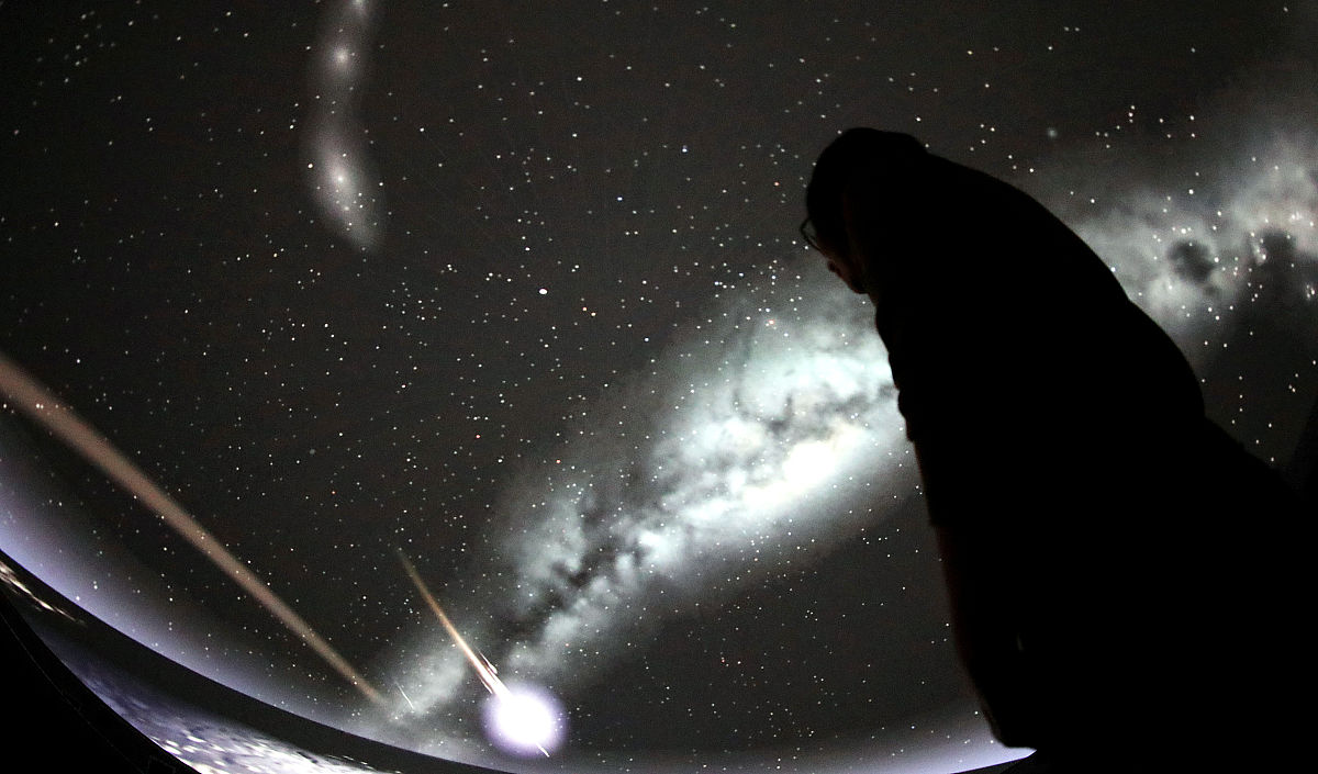 当地时间2018年11月9日,在韩国国立果川科学馆"天体投影馆"中,相关人