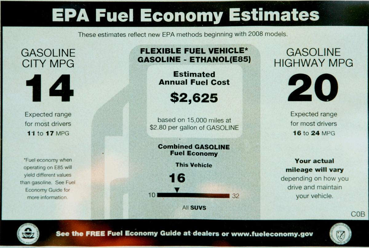 许明明2023届英语专业学生喜欢玩steam上的游戏根据以上信息写一篇350字的自我介绍