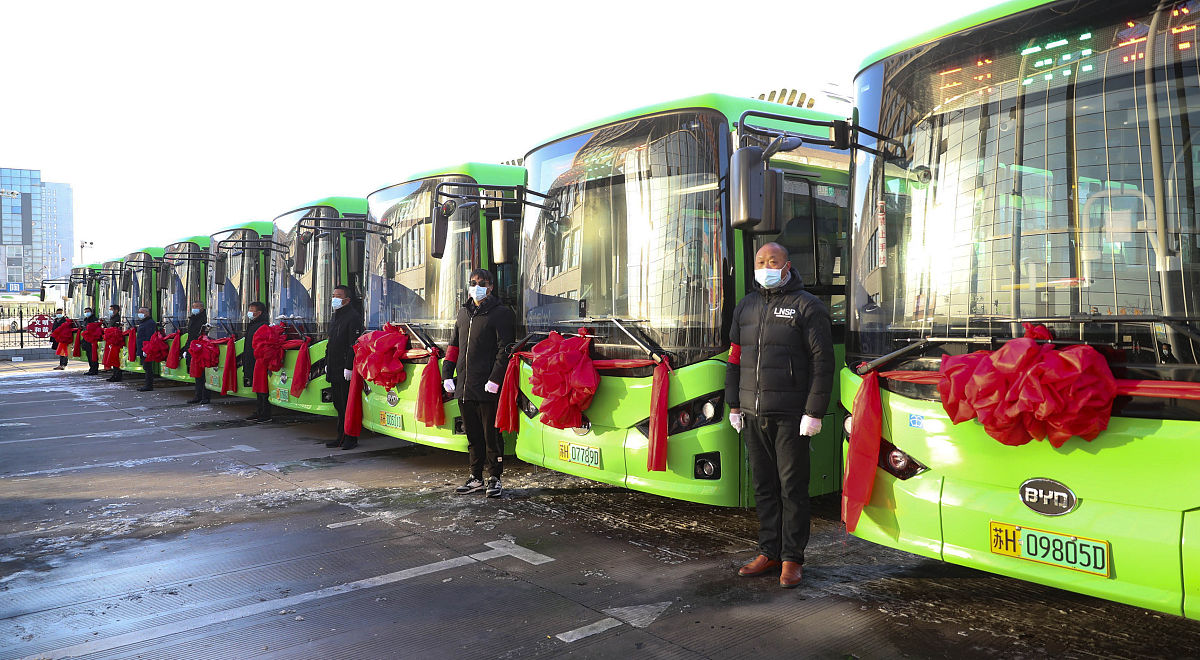 续写文本续写span标记的部分续写5000文字续写文本： 某县城乡公交一体化推进情况汇报县委政府高度重视公交改革发展践行公交惠民理念深入实施了以绿色低碳、便捷舒适、智能高效、普惠大众为主要目标的全域公交一体化改革。下面将城乡公交一体化推进情况汇报如下： 一、公司创立情况 20xx年xx月xx日采用公车公营模式组建成立了国有独资企业xx公共交通有限公司。花费xx万元回收了xx公司xx辆公交车并对