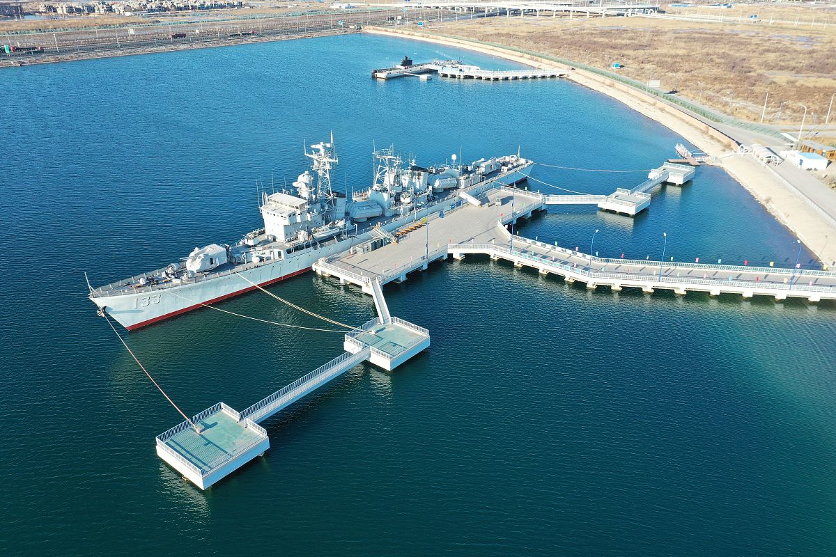 2022年1月17日,天津,泰达航母主题公园.
