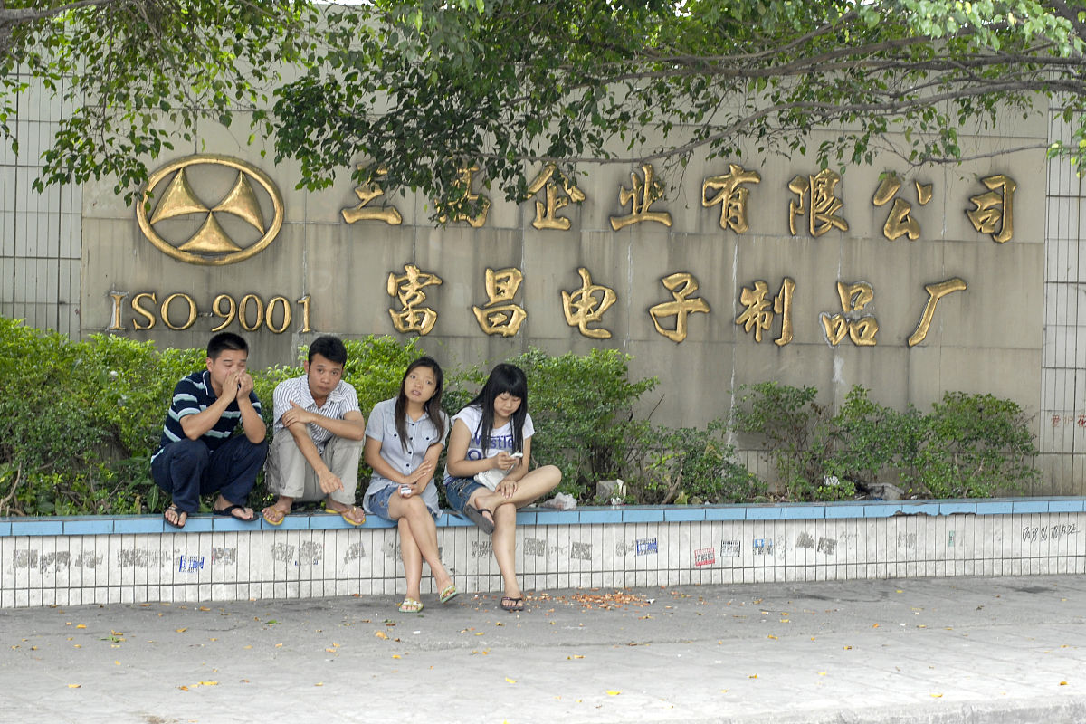 广西银行学校地址：南宁市西乡塘区金湖路，交通便利