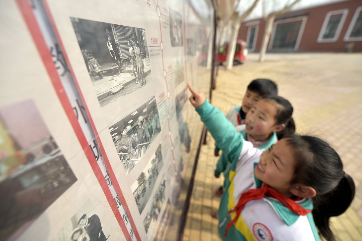 请再内涵沂蒙精神的校园故事梗概