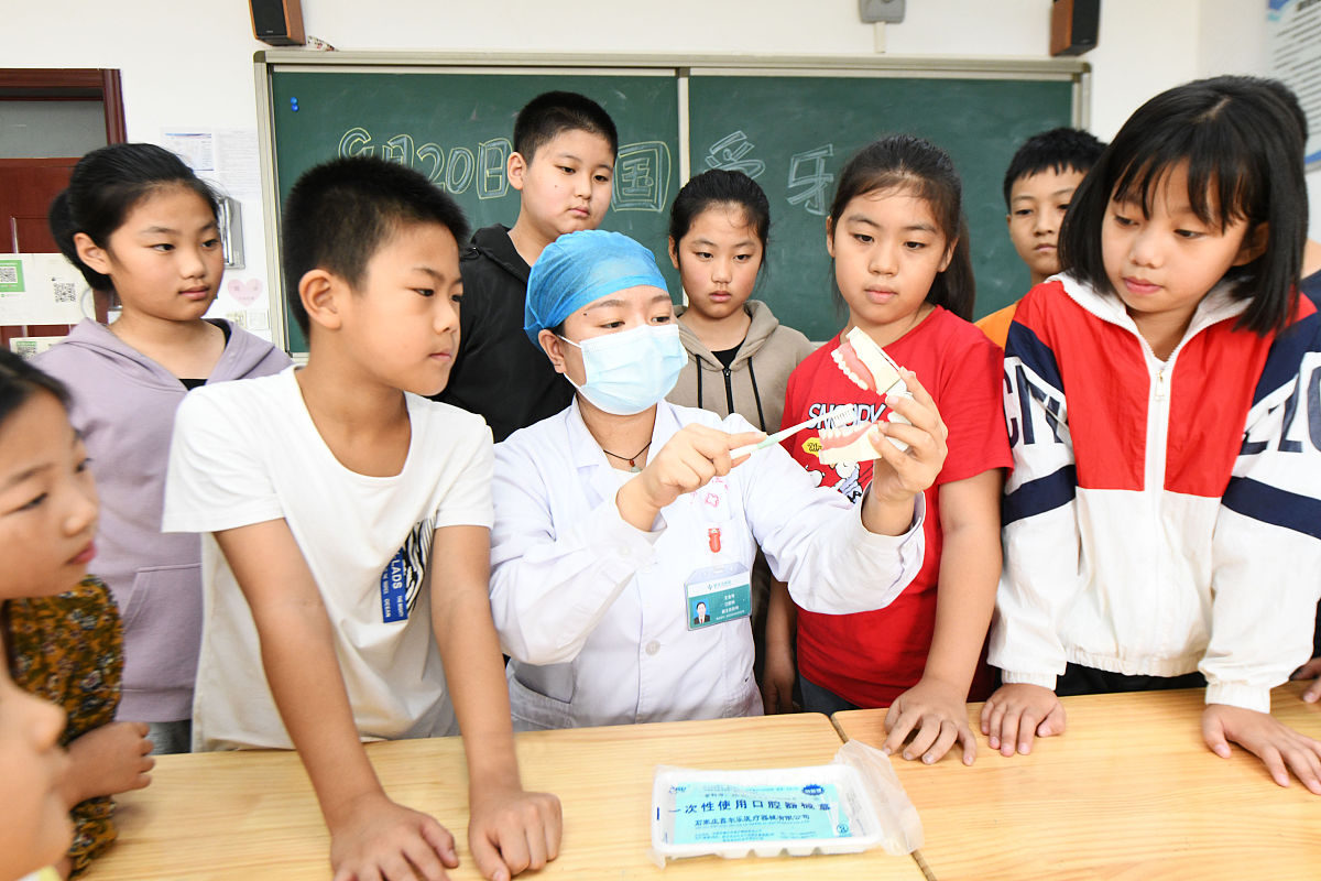 口腔医生学习种植牙要多久？从入门到精通的时间表