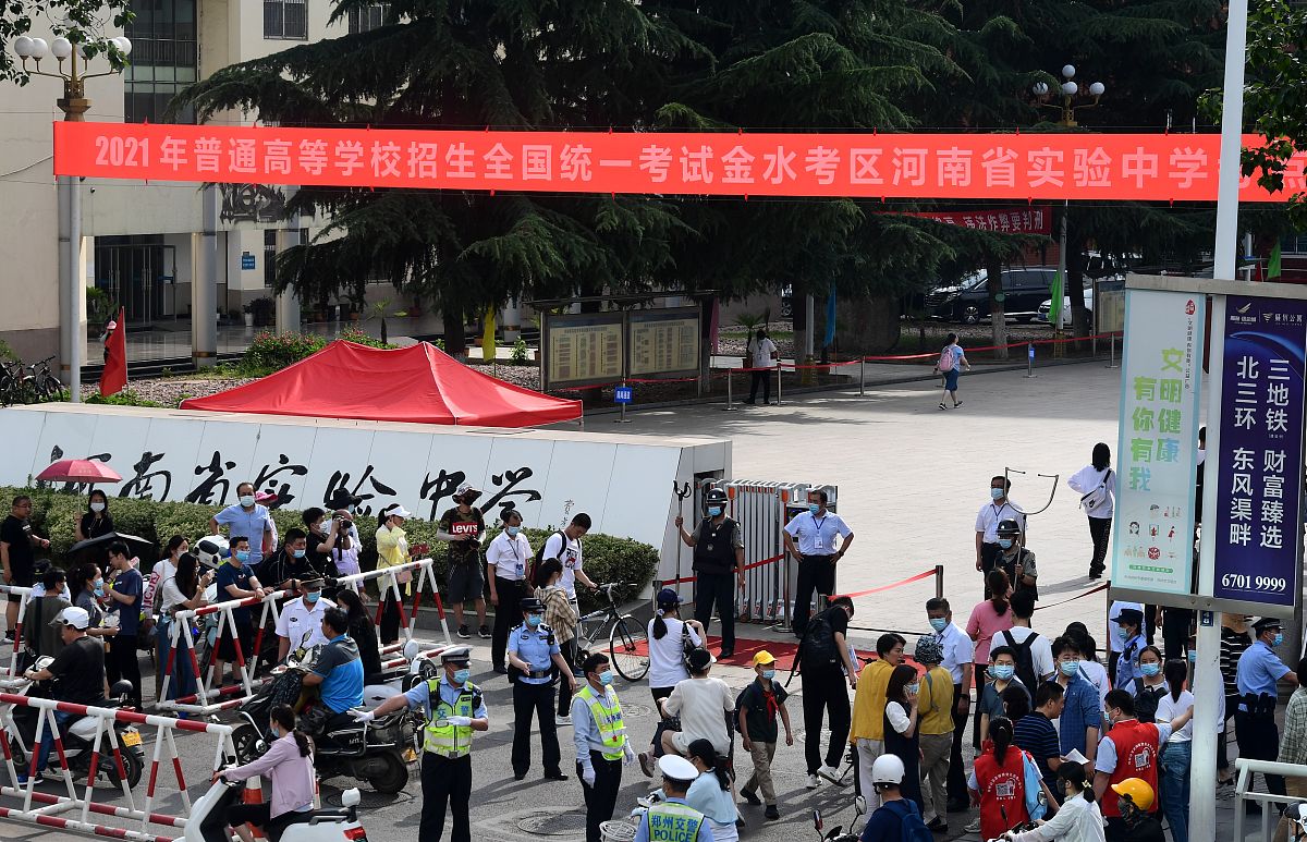 我家庭比较困难乐山市医药科技学校成都校区有什么资助政策吗？