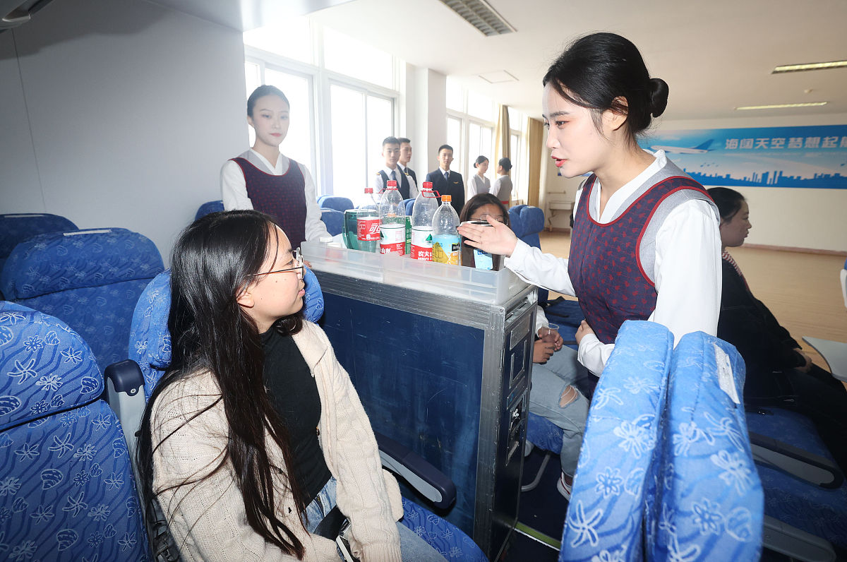 航空乘务学院浅谈对学员上网的教育