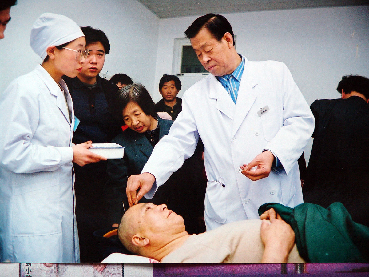 扩写：在思想上本人热爱祖国忠于祖国；在学习上刻苦认真；在生活上勤俭节约；在工作上认真严谨