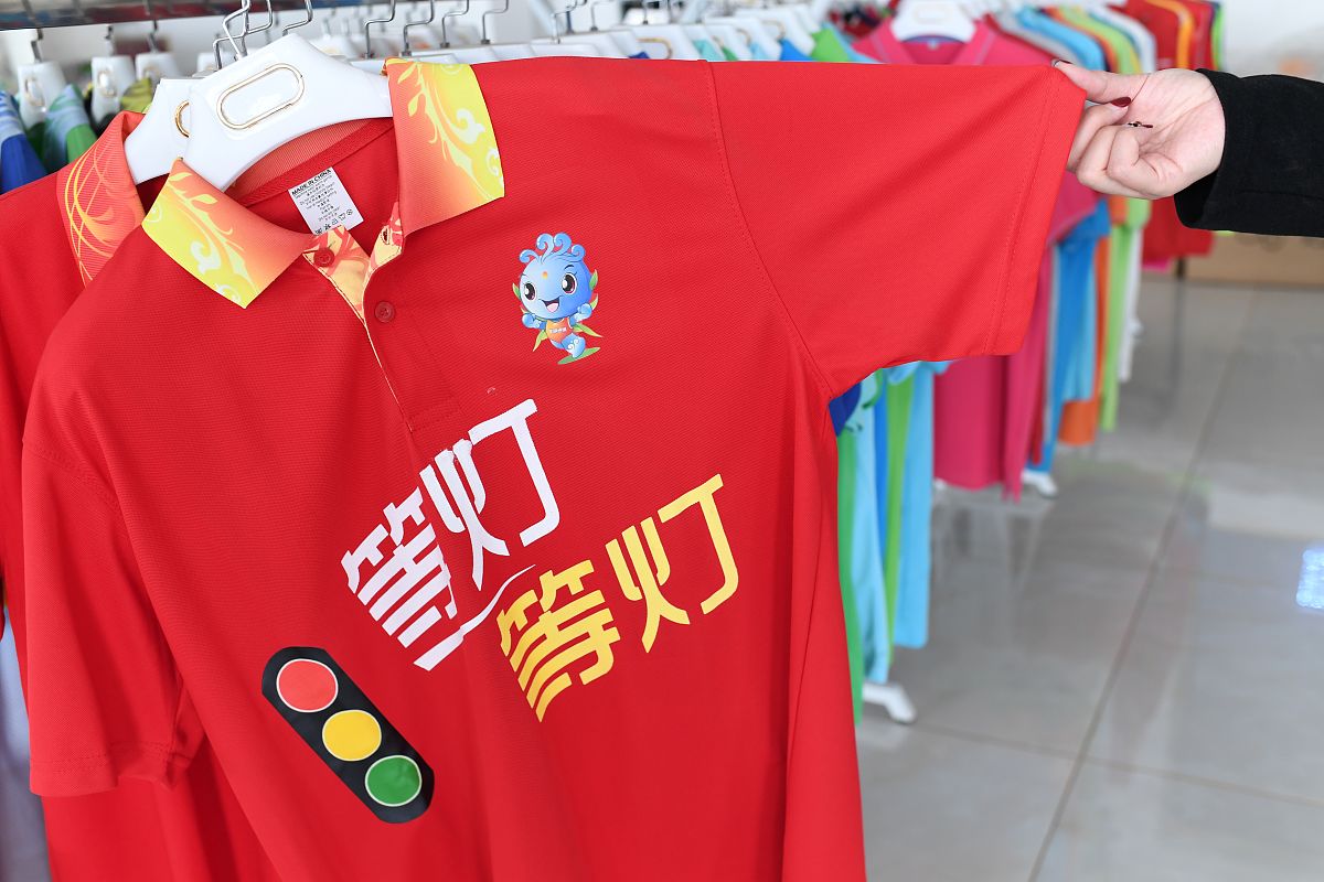 请帮我写一段毕业论文的致谢 需要提到新冠疫情 以及老师同学家人的支持 还有考研的艰辛以及考研成功的喜悦