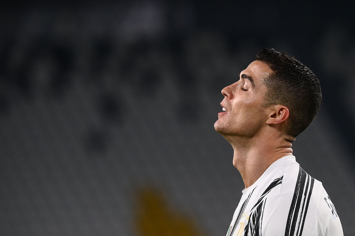 请关于球星C罗的个人感想。要点：多次进行逆转绝杀自律的作息超长的生涯和巅峰期