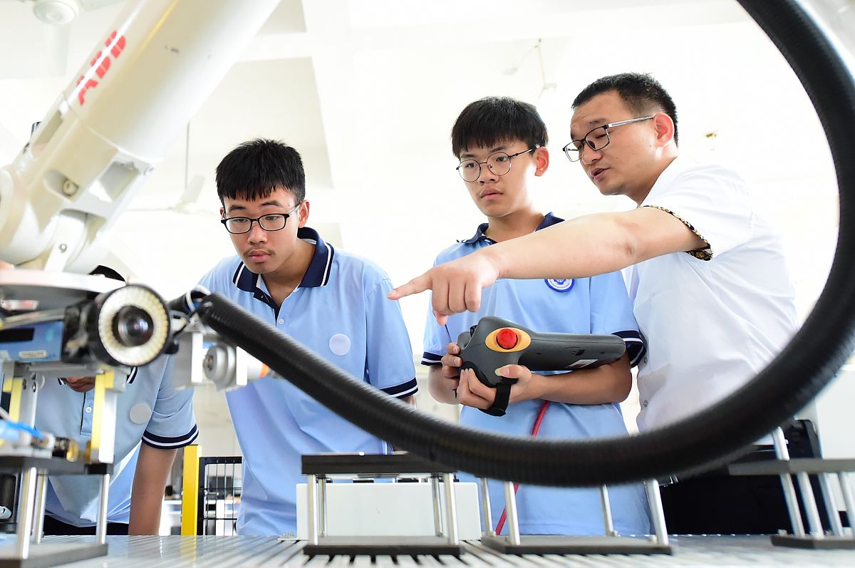 南阳广播电视中等专业学校2023年怎么样学校条件好不好怎么样