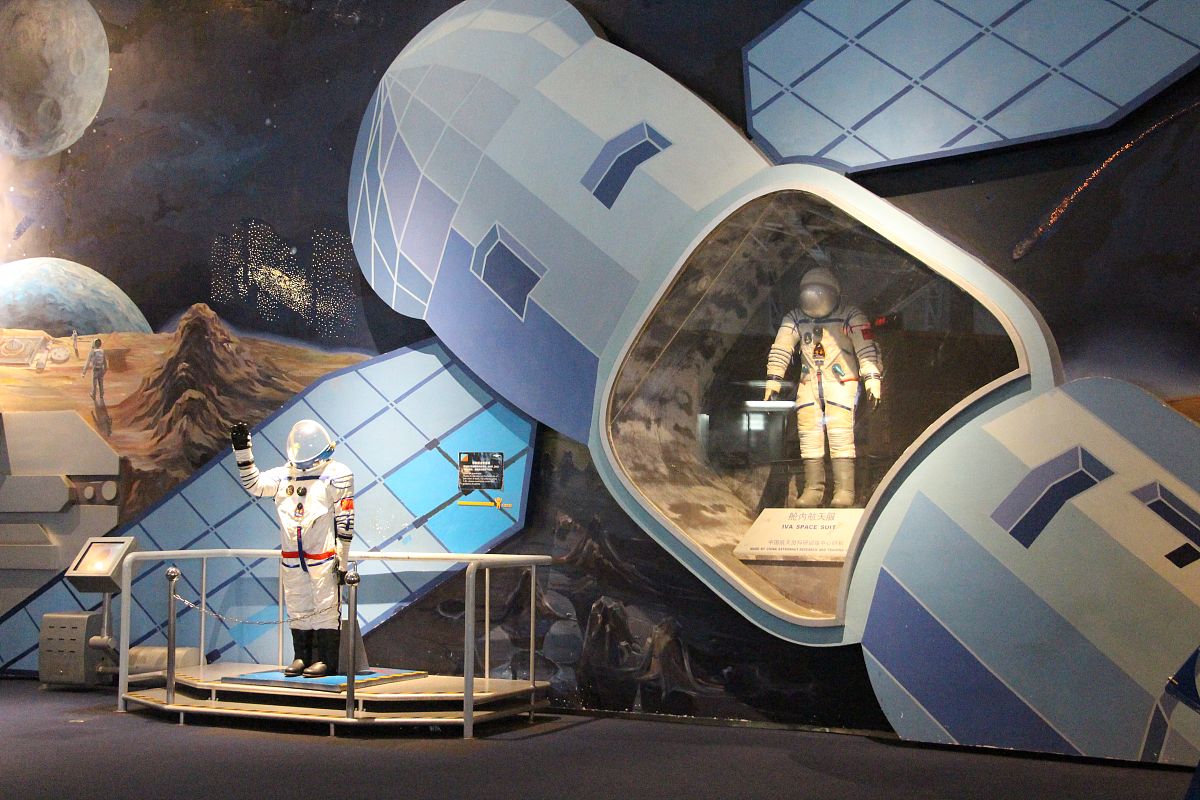 Experience Zero Gravity: Science Museum Exhibit Simulates Space Floating