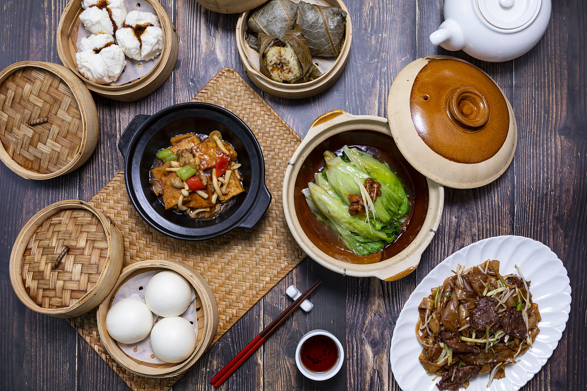 关于西安市本帮菜餐饮业增强餐饮新媒体内容吸引力的措施不得少于800字。