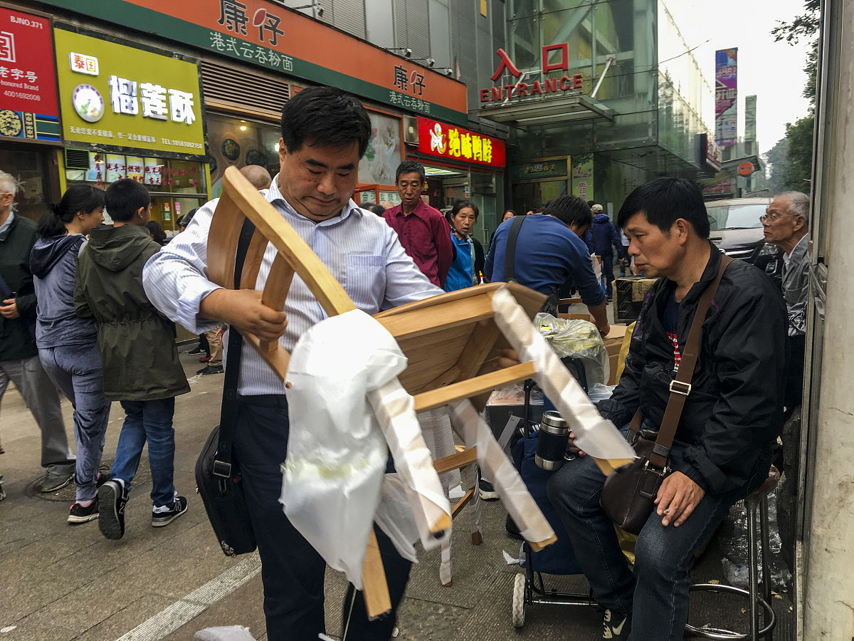 2018年9月27日,北京,开业20年,官园批发市场进入撤市倒计时,市民纷纷