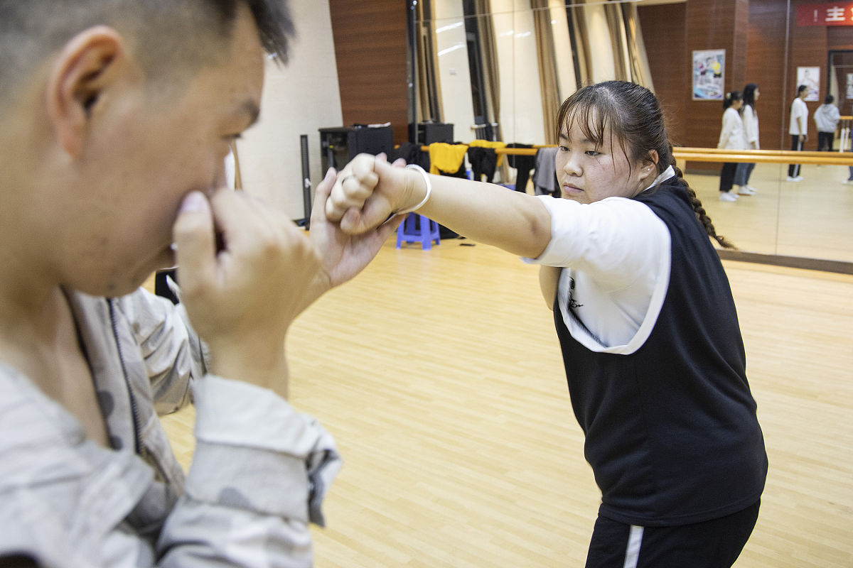 阜新高等专科学校商务英语专业就业前景分析 - 未来发展潜力巨大