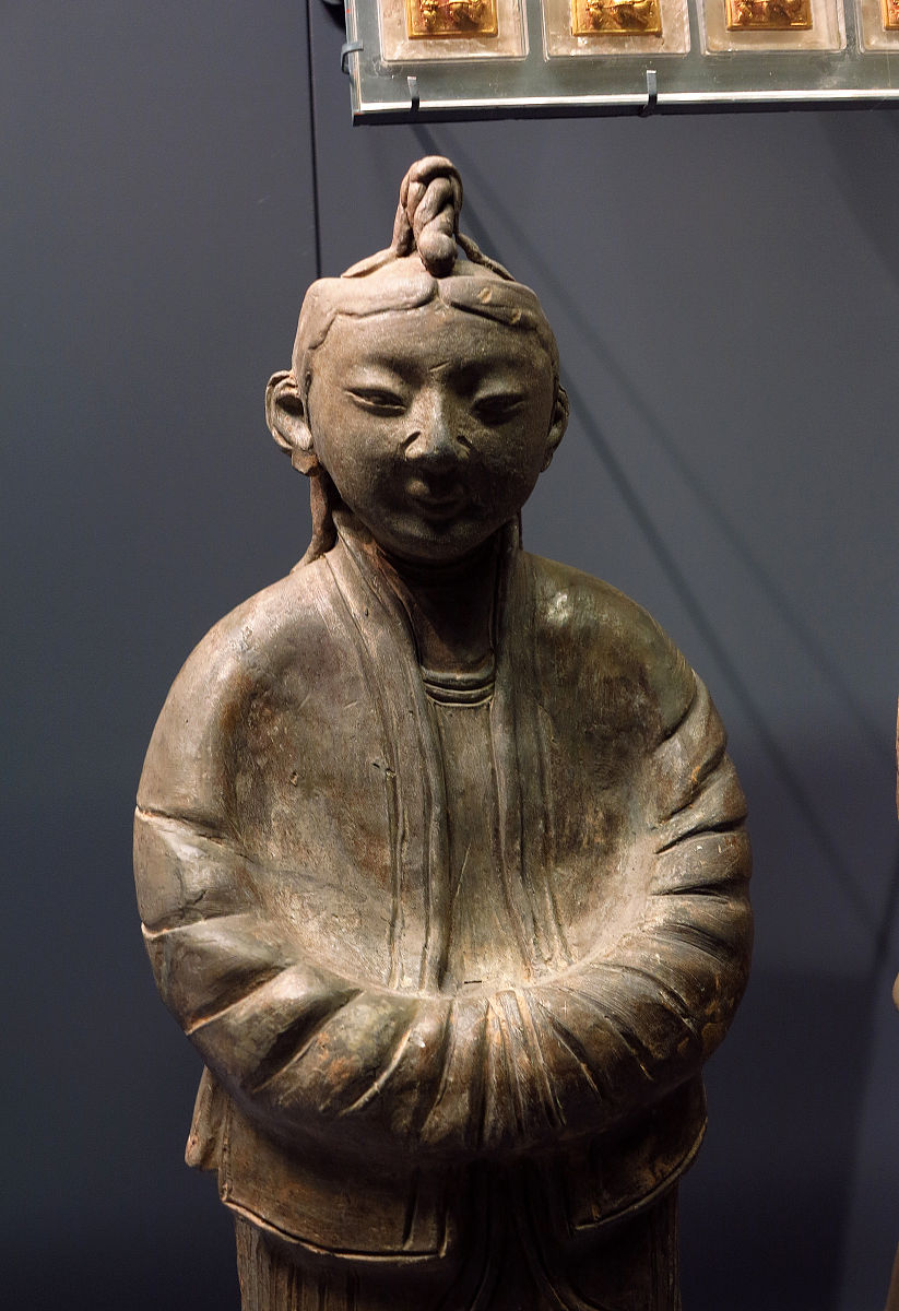 2014年09月13日,灰陶<strong>契丹</strong>族男立俑,昌平区陈庄出土.