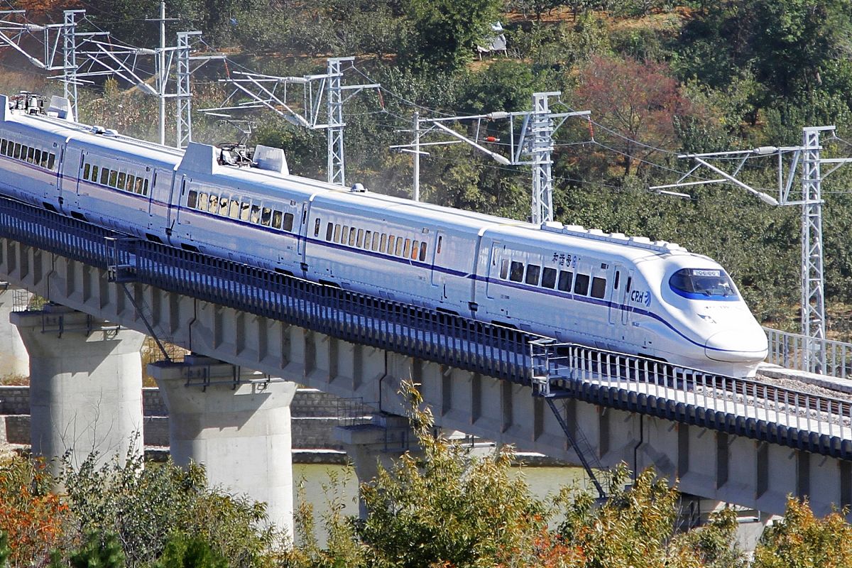 山东轻工铁路工程学校招生电话是多少？