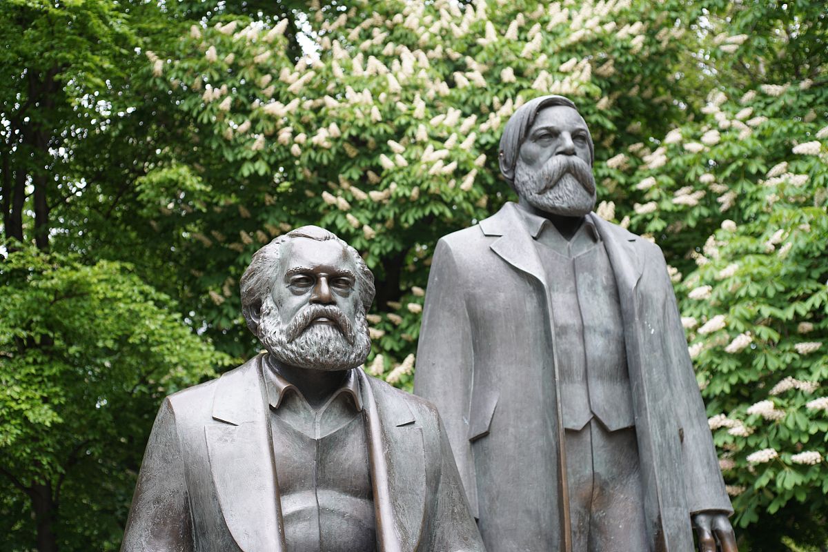 马克思与恩格斯：思想巨匠的一生 | 深入分析与感悟