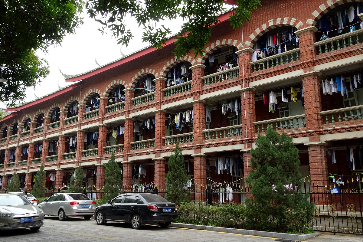 铁岭市外事学校2022年咨询网站多少？