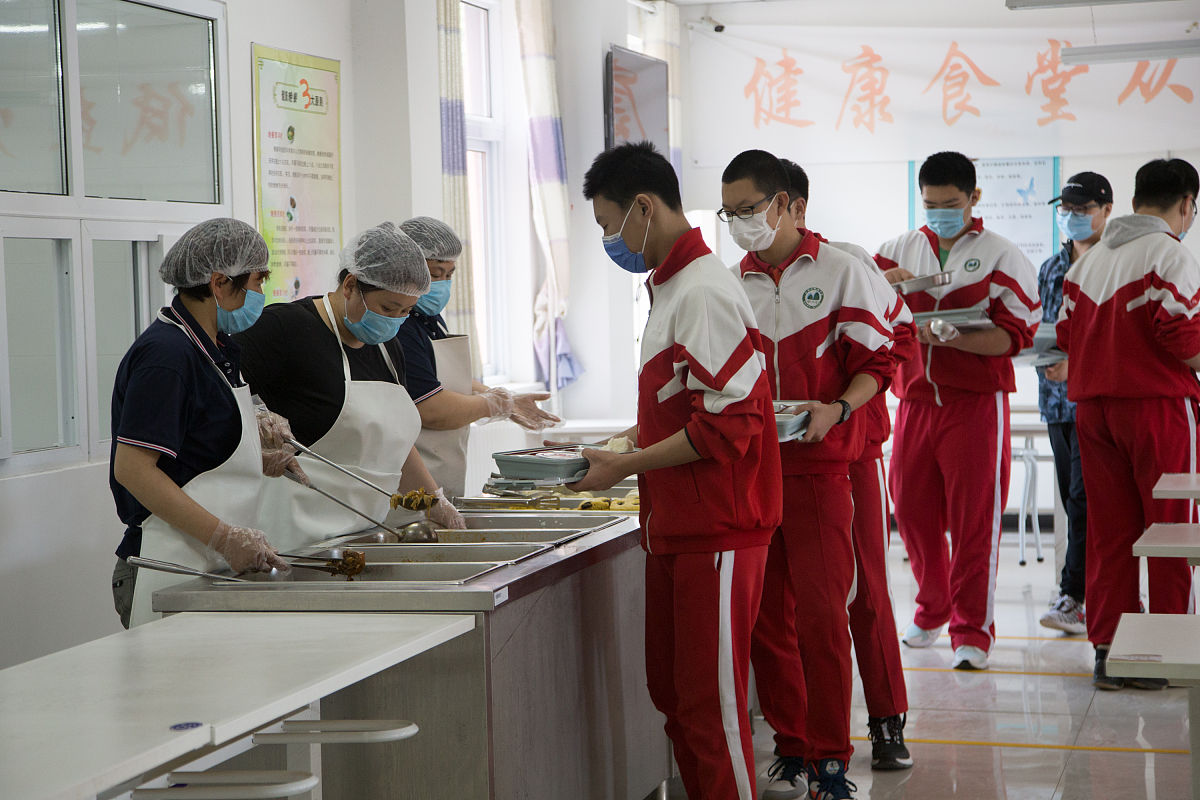 秦皇岛2022年男生读卫校学什么好