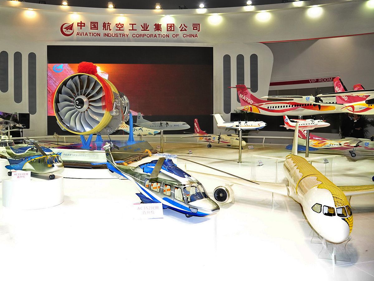 2011年9月21日,国产商用飞机发动机"长江"亮相北京国际航空展,同时在