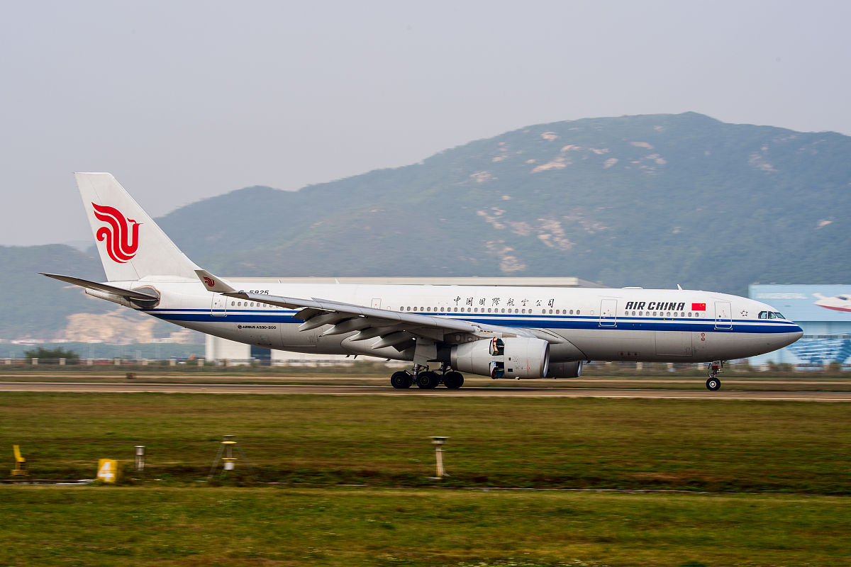 航空学校发展优势深度解析：师资、设备、就业、国际化