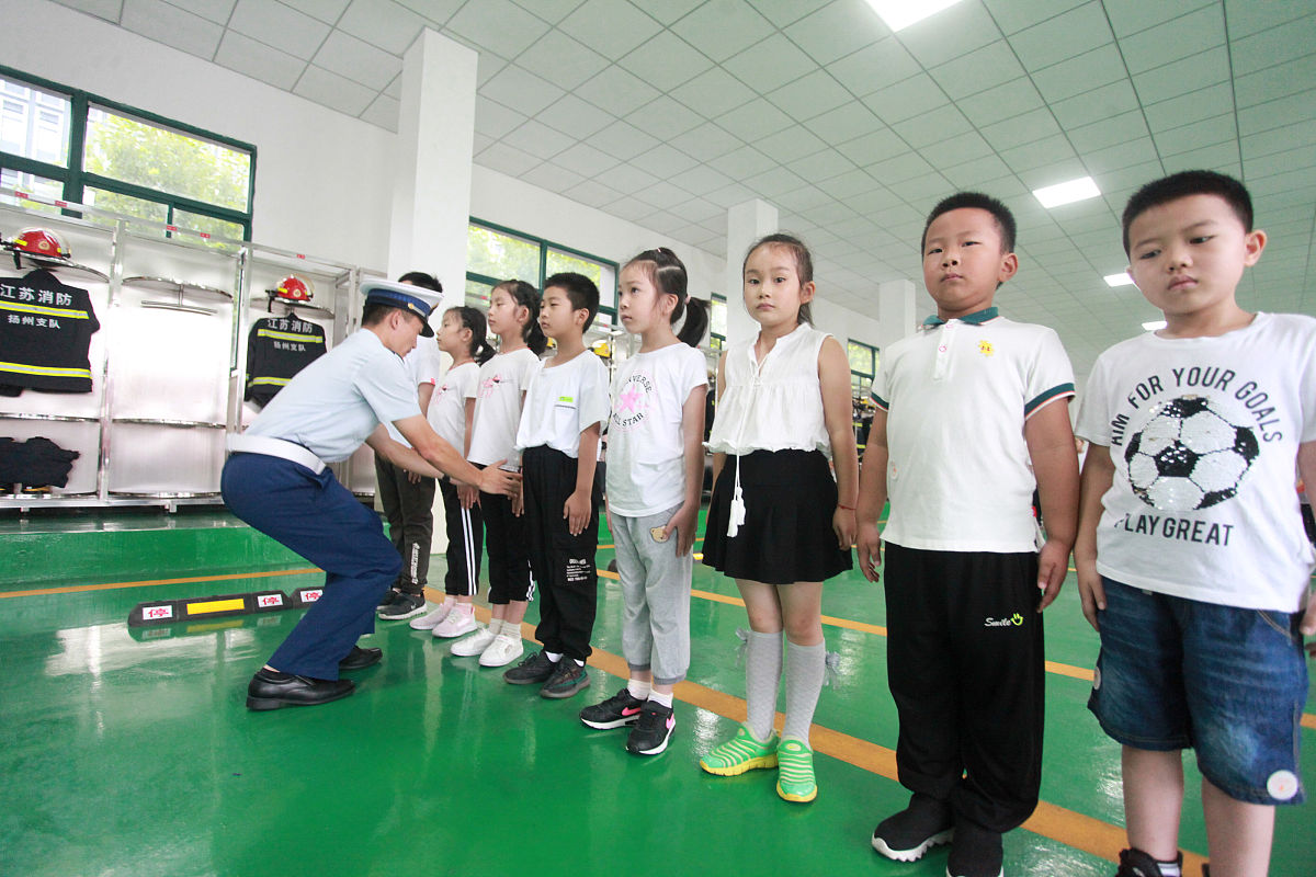 2019年男生学幼师更受成都幼师技校欢迎