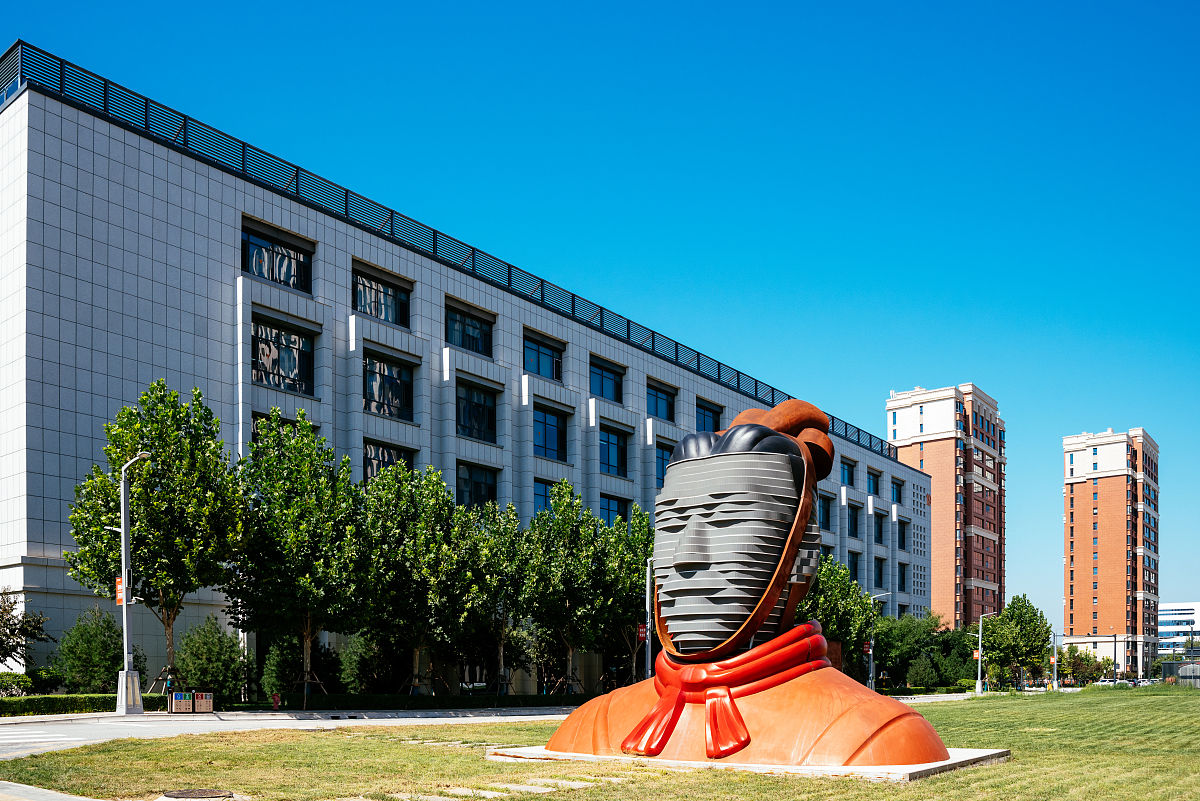 2021年9月8日,西安西咸新区,西安交大创新港2021研究生开学报到.图为