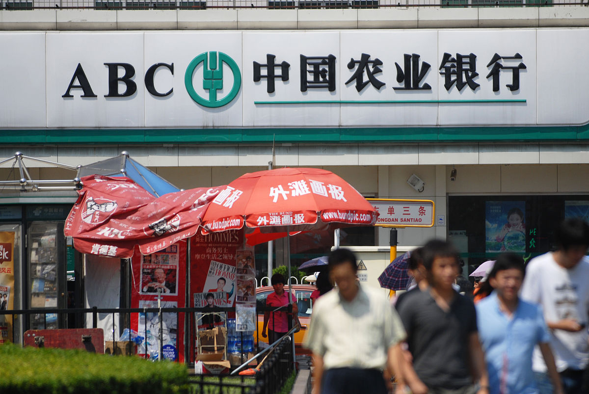 公积金贷款首月还款金额不对？回答加解释