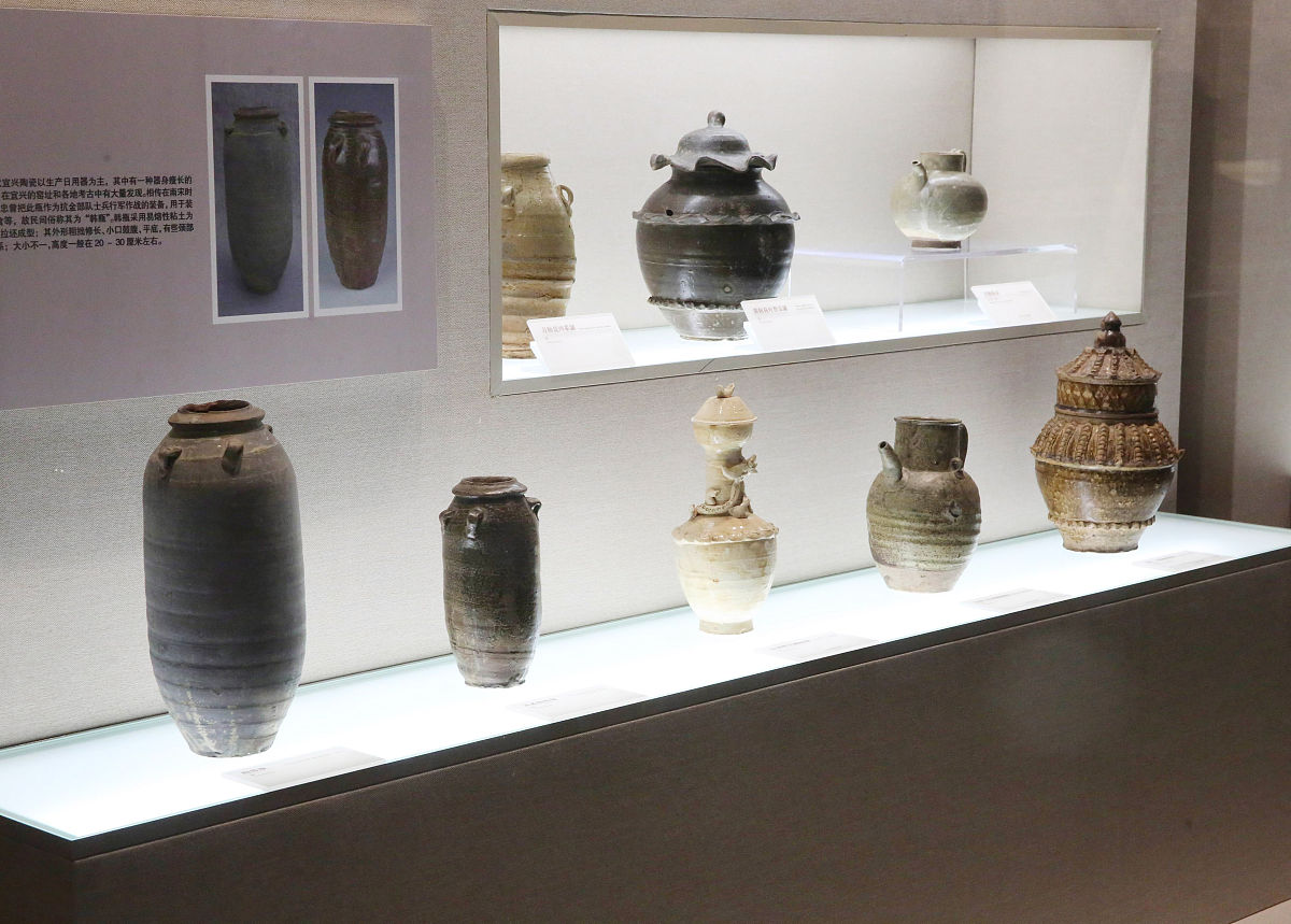 我从南京出发想参观距离在500公里以内的主要介绍陶瓷的博物馆。有哪些推荐他们都在哪个城市？