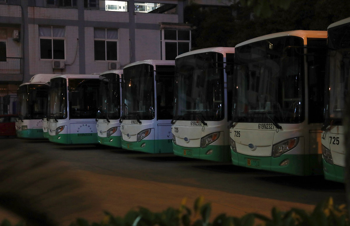 6辆公交车从早上6点到晚上9点一共要跑42趟每辆车7趟一趟90分钟如何发车？