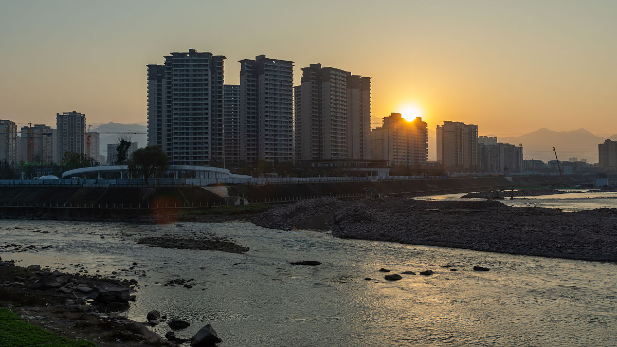 四川雅安公路施工总承包二级资质新办转让费用解读 四川雅安公路施工总承包二级资质新办转让费用解读