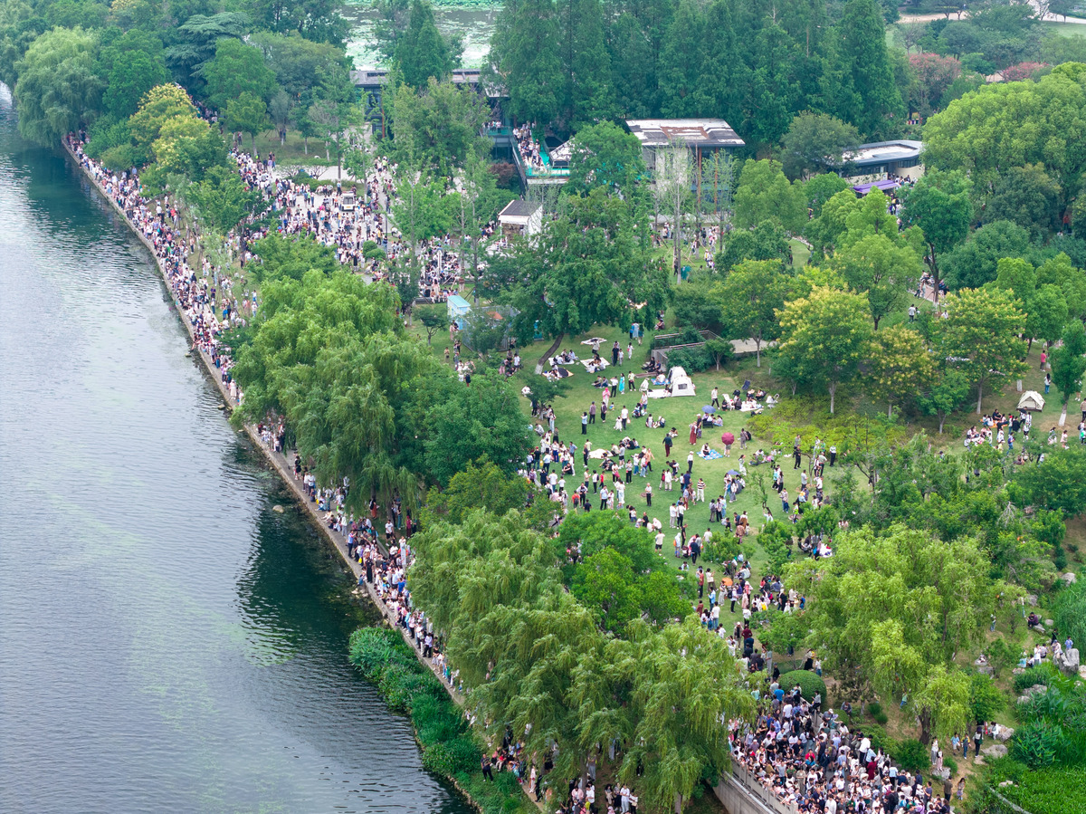 南京玄武湖春游攻略：200字带你玩转美景美食