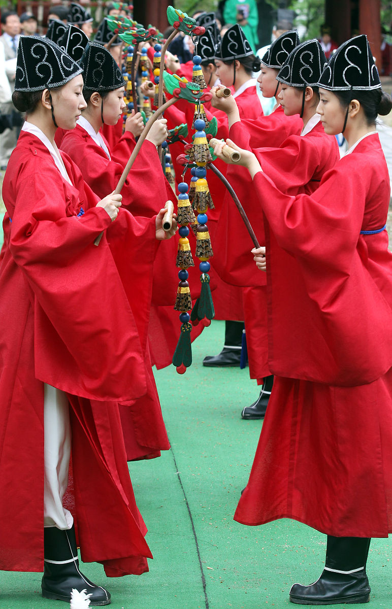 2011年5月11日,韩国成均馆在大成殿举行春季释奠大祭.作为第85号重要
