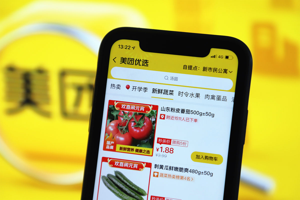美团优选在一定程度上有利于激活农产品于激活农产品市场需求的新增量；有利于推动商家与农户构建稳定的合作关系。社区团购模式普及推广下去可以更精准地实现特色农产品的大量销售促进农产品上行；在长期还可以培育原产地农产品的标准化、品牌化也就是在根本上促进农业的内生发展提升农产品在整个经济当中的份额6。这就突出体现了美团优选的社会价值进一步影响客户认知。