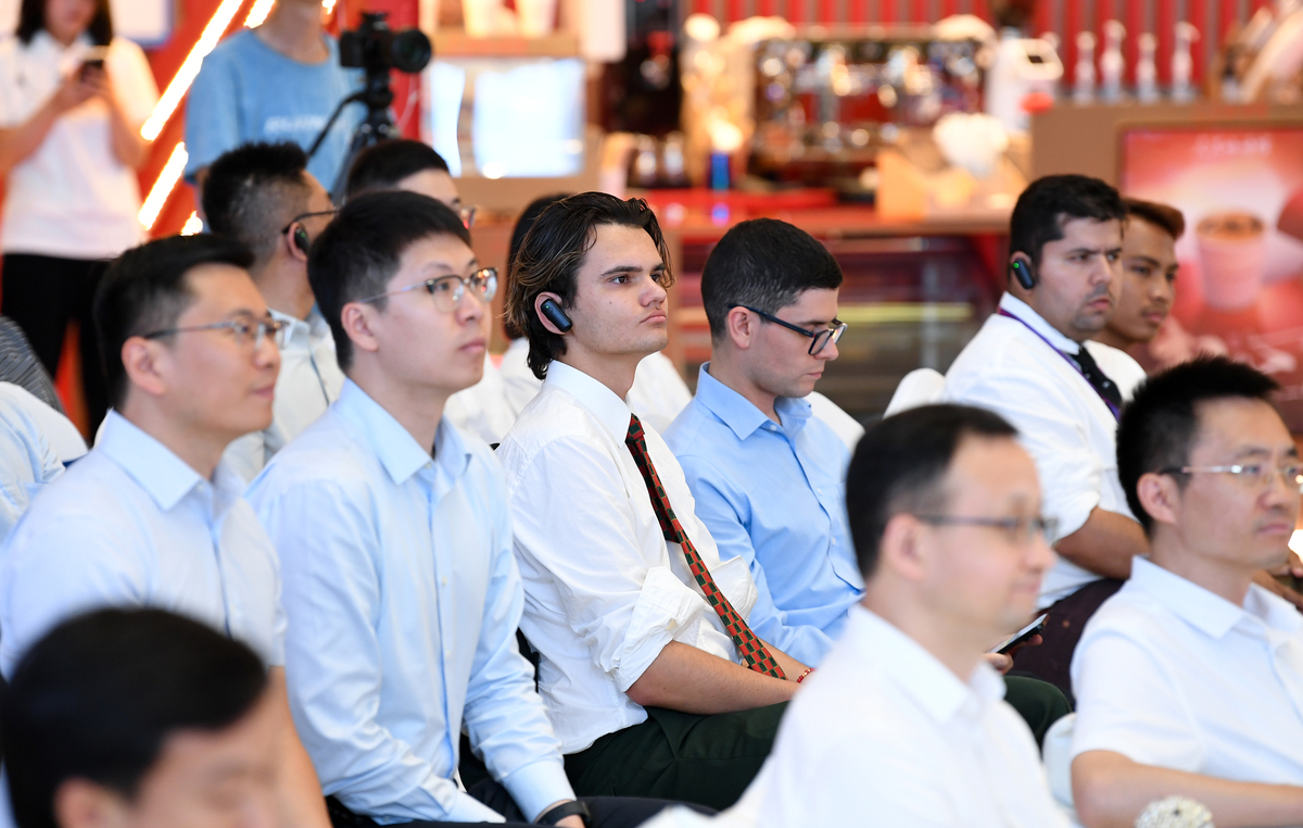 四省市高中生代表聚成都争霸未来商业精英