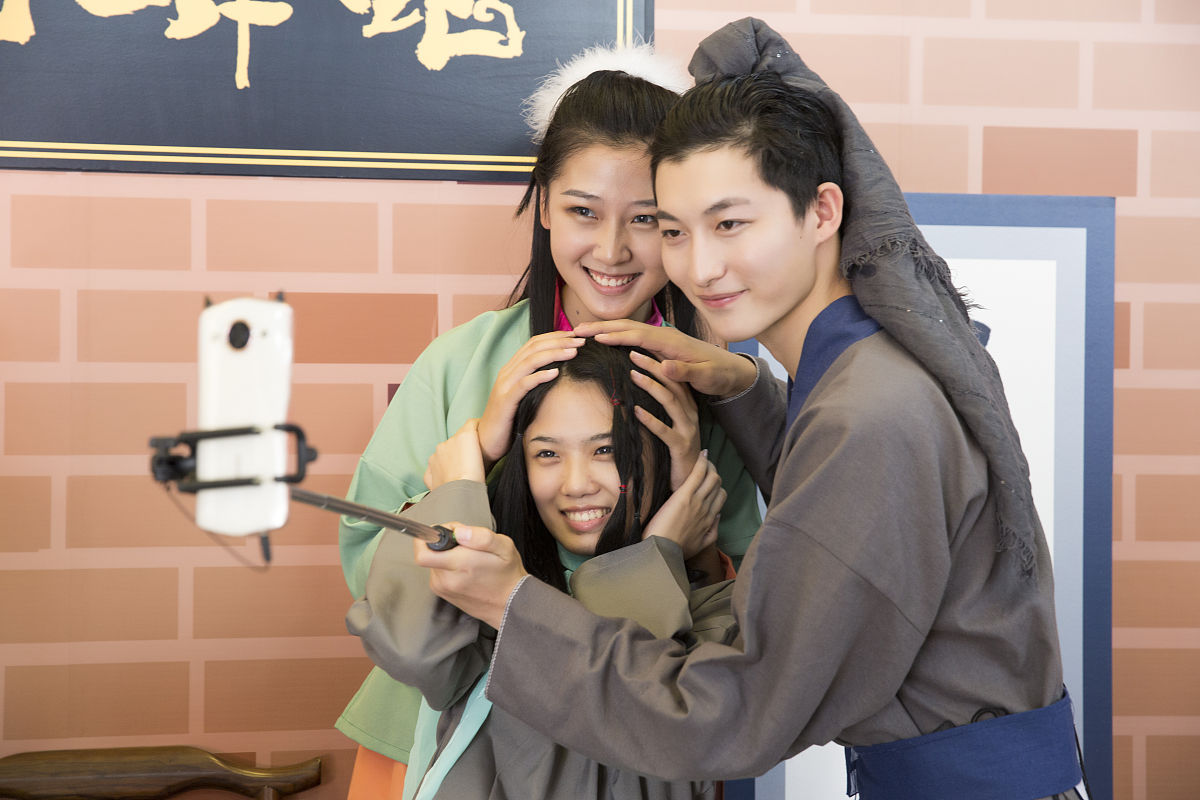 旧照片里的美好回忆：我的童年故事