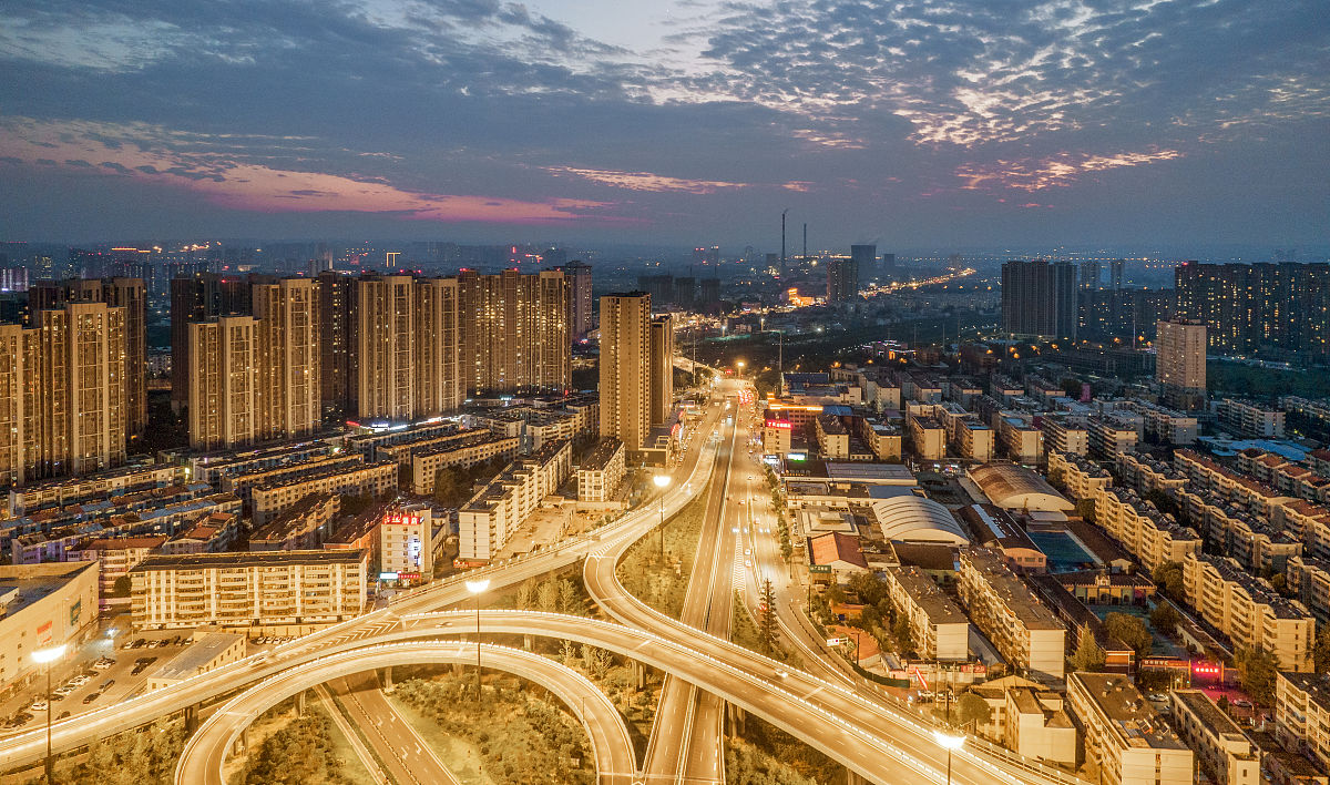2021年8月10日,航拍河南洛阳夜景,城市灯光璀璨辉煌.