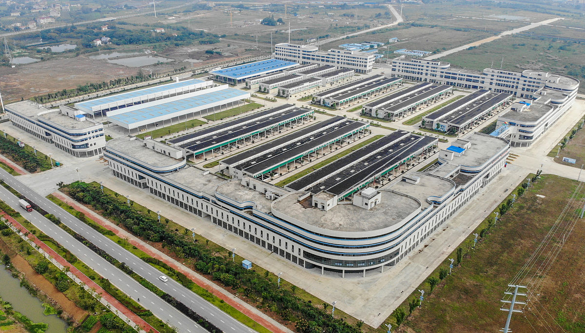 2020年10月9日,无人机拍摄的国家级荆州淡水产品批发市场全貌.