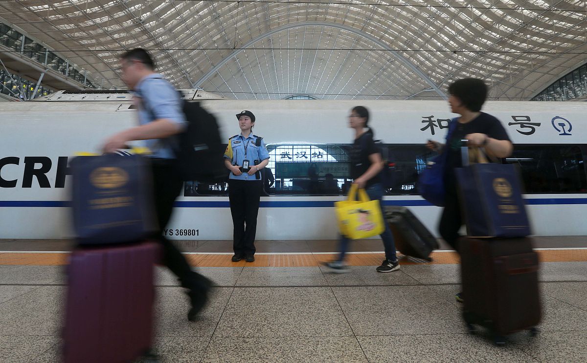 成都民航安检就业前景：高薪资、高就业率，如何脱颖而出？