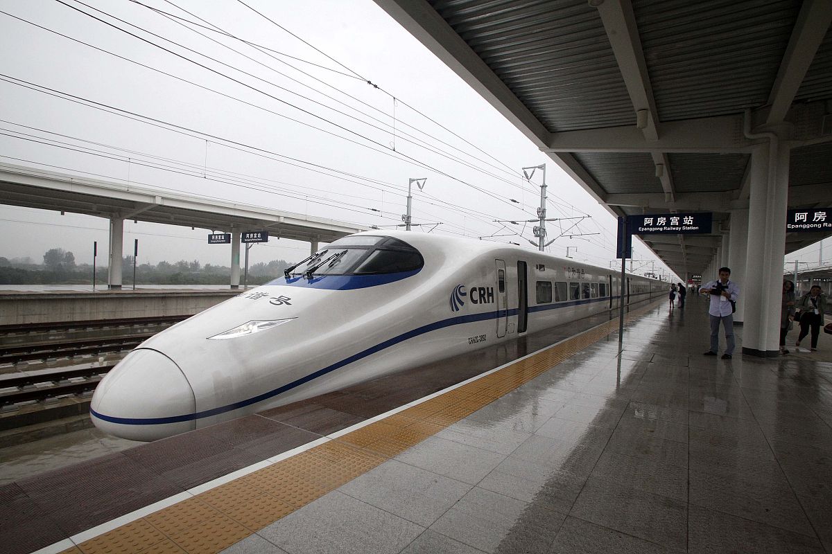 云南省鹤庆县初中生学高铁学校要读几年-好不好