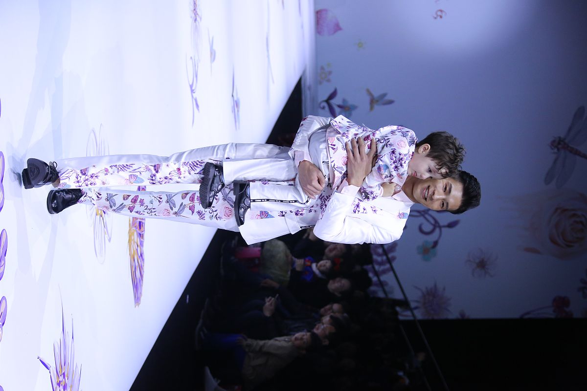 写一篇关于主角叫做崔珺玮的废材逆袭流小说