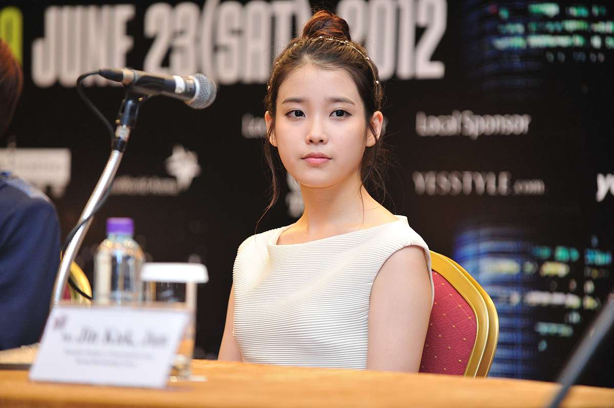 IU字母组合能组成什么单词？